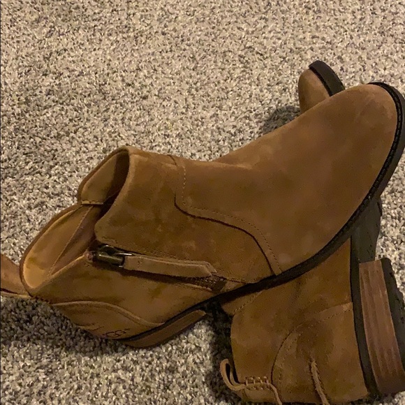 Shoe - Picture 5 of 6